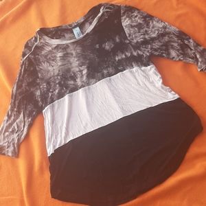 3/4 SLEEVED B&W TOP,